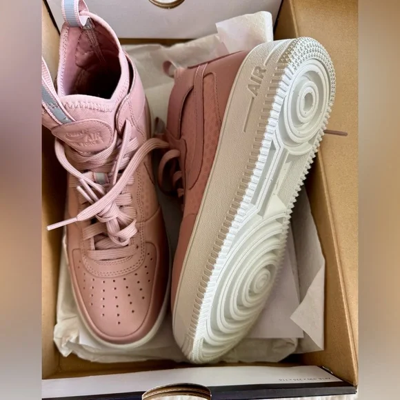 Nike Women's Blush Pink Air Force 1 Sneakers 7.5 - Picture 2 of 5